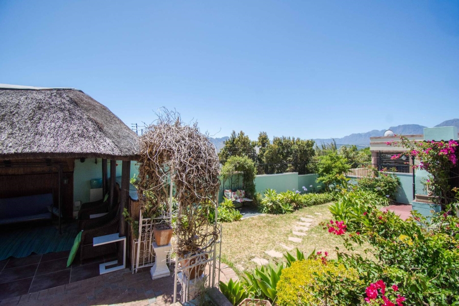 4 Bedroom Property for Sale in Mountainside Western Cape